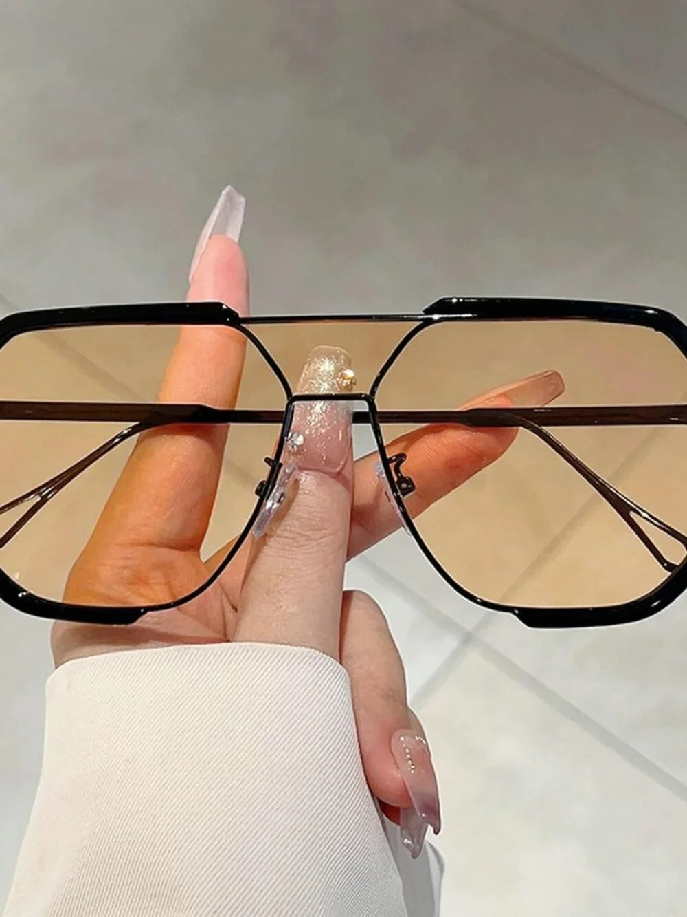 Stylish Oversized Square Eyewear with UV400 Shield - Perfect for Outdoor Trends